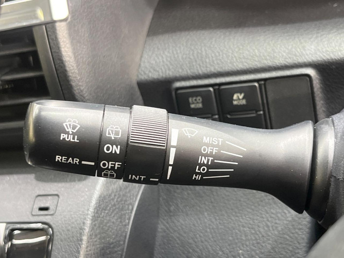 2019 Toyota Sienta 6AA-NHP170G (UW-6a3211422fae9)[21]