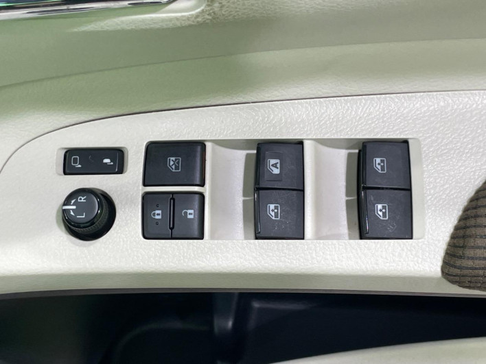 2016 Toyota Sienta DBA-NSP170G (UW-6a321144c5b34)[5]