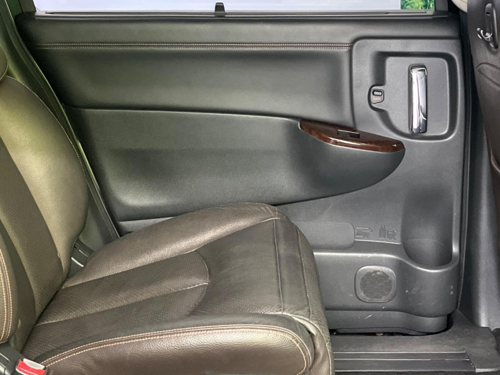 2010 Nissan Elgrand DBA-PNE52 (UW-6a32114c6379d)[25]