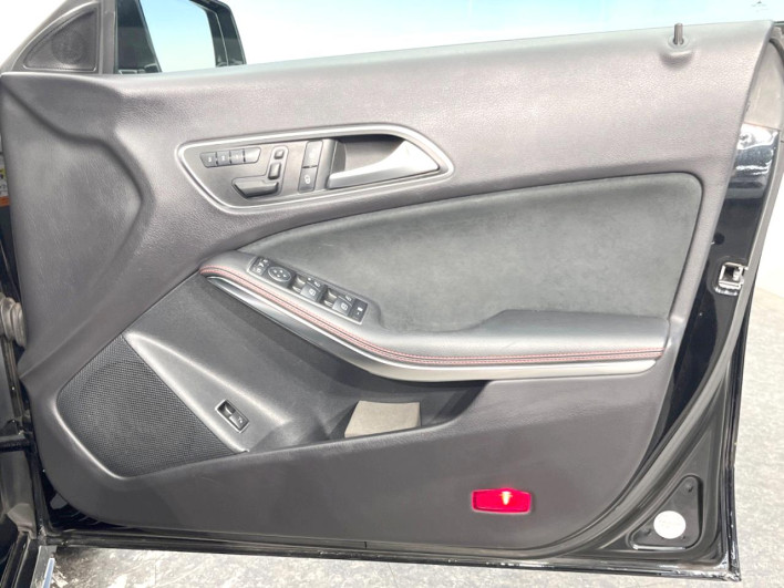 2015 Mercedes Benz CLA Class Shooting Brake DBA-117942 (UW-6a32119247128)[19]
