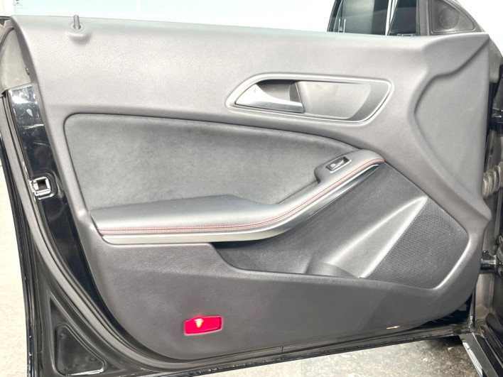 2015 Mercedes Benz CLA Class Shooting Brake DBA-117942 (UW-6a32119247128)[11]