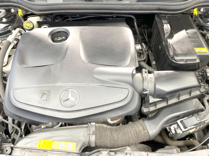 2015 Mercedes Benz CLA Class Shooting Brake DBA-117942 (UW-6a32119247128)[4]