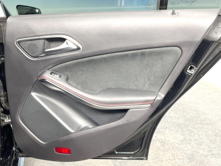 2015 Mercedes Benz CLA Class Shooting Brake DBA-117942 (UW-6a32119247128)[17]