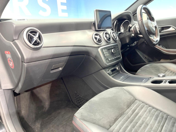 2015 Mercedes Benz CLA Class Shooting Brake DBA-117942 (UW-6a32119247128)[10]