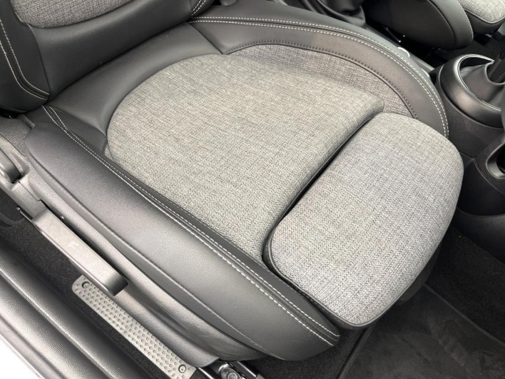 2022 Rover Mini 3BA-XR15MW (UW-6a32119680947)[21]