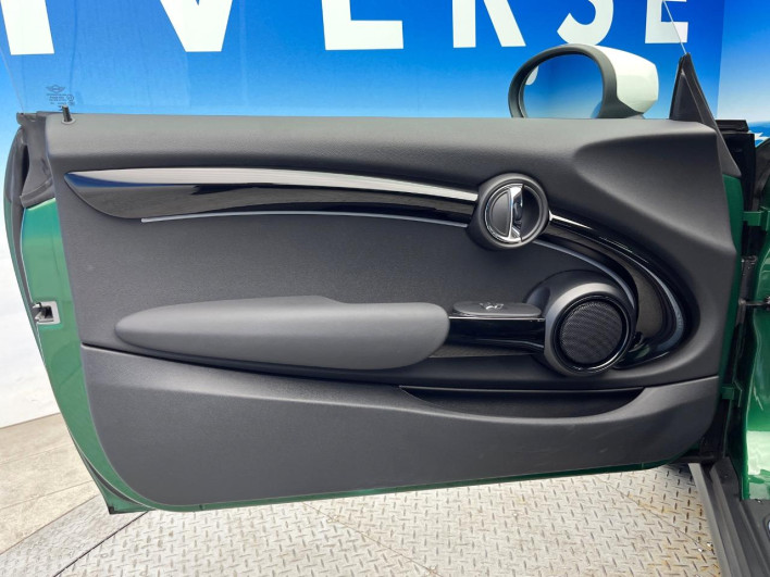 2022 Rover Mini 3BA-XR15MW (UW-6a32119680947)[29]