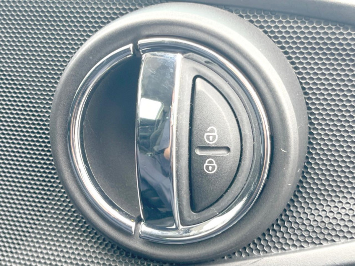 2018 Rover Mini DBA-LN20 (UW-6a32119720309)[27]