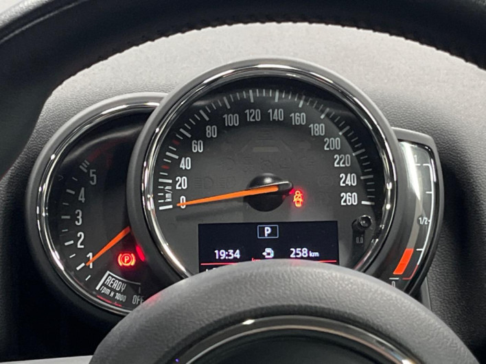 2018 Rover Mini LDA-YT20 (UW-6a32119b21b0d)[29]