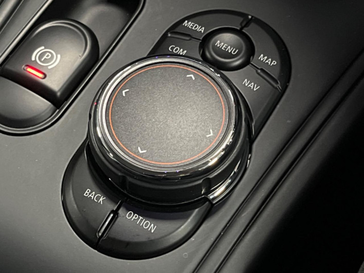 2018 Rover Mini LDA-YT20 (UW-6a32119b21b0d)[28]