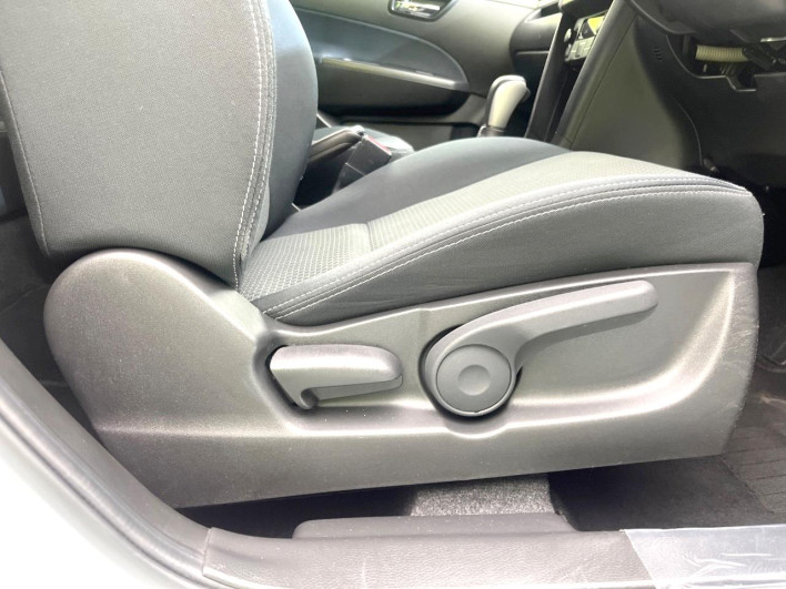 2015 Suzuki Swift DBA-ZC72S (UW-6a3211a23aeeb)[17]