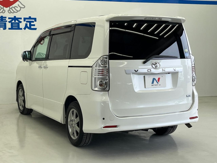 2009 Toyota Voxy DBA-ZRR70W (UW-6a3211a7a295b)[22]