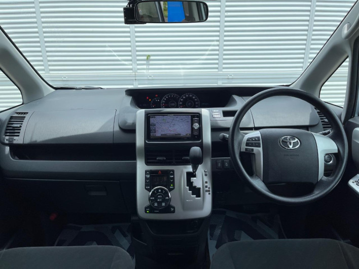 2011 Toyota Noah DBA-ZRR70G (UW-6a3211a7c5fa6)[24]