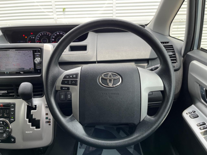 2011 Toyota Noah DBA-ZRR70G (UW-6a3211a7c5fa6)[25]