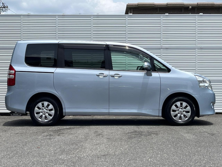 2011 Toyota Noah DBA-ZRR70G (UW-6a3211a7c5fa6)[10]