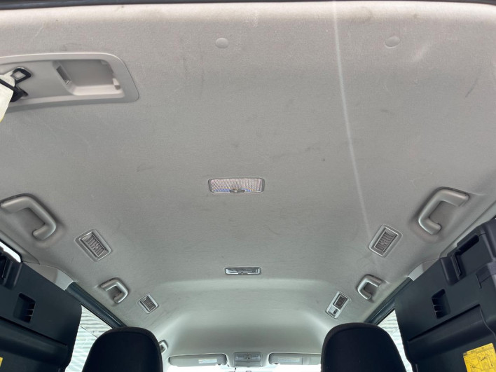 2011 Toyota Noah DBA-ZRR70G (UW-6a3211a7c5fa6)[23]