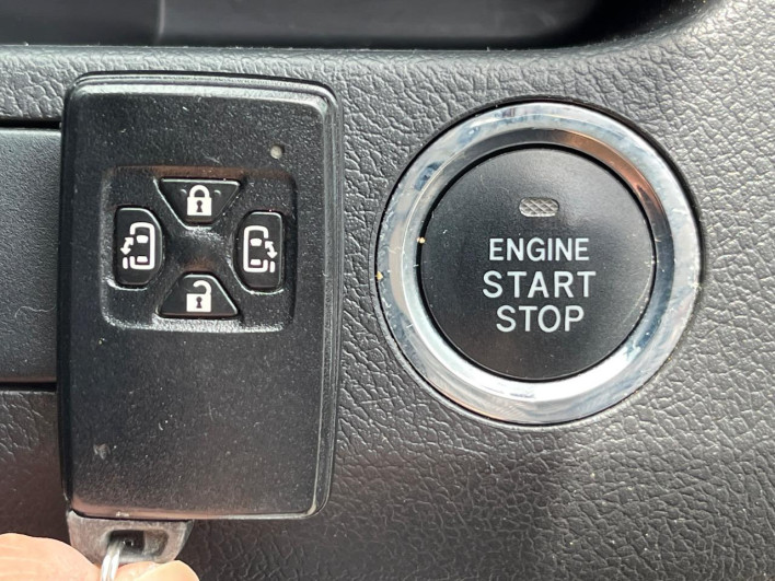2011 Toyota Noah DBA-ZRR70G (UW-6a3211a7c5fa6)[29]