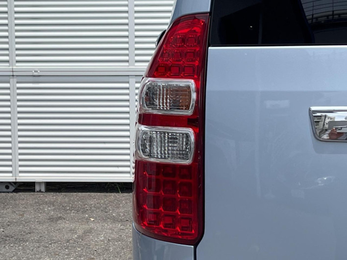 2011 Toyota Noah DBA-ZRR70G (UW-6a3211a7c5fa6)[18]
