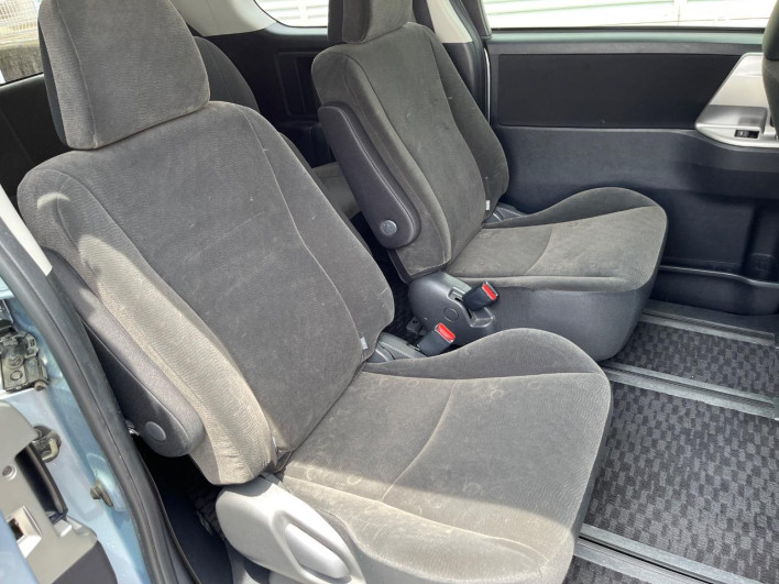 2011 Toyota Noah DBA-ZRR70G (UW-6a3211a7c5fa6)[12]
