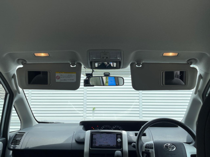 2011 Toyota Noah DBA-ZRR70G (UW-6a3211a7c5fa6)[26]