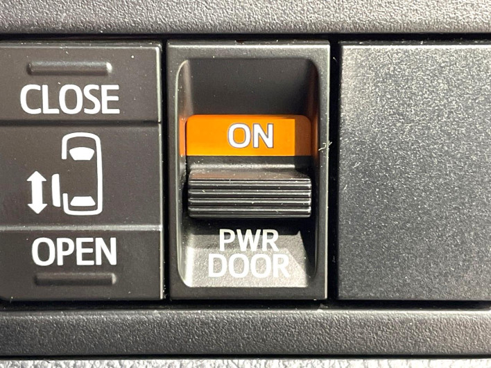 2017 Toyota Noah DBA-ZRR80W (UW-6a3211ad09c2c)[16]