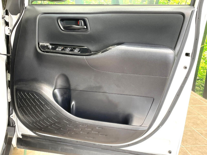 2017 Toyota Noah DBA-ZRR80W (UW-6a3211ad09c2c)[9]