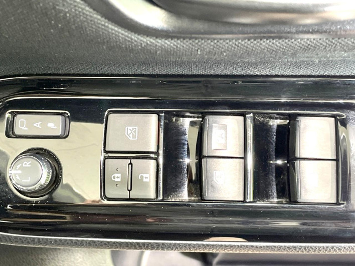 2017 Toyota Noah DBA-ZRR80W (UW-6a3211ad09c2c)[10]