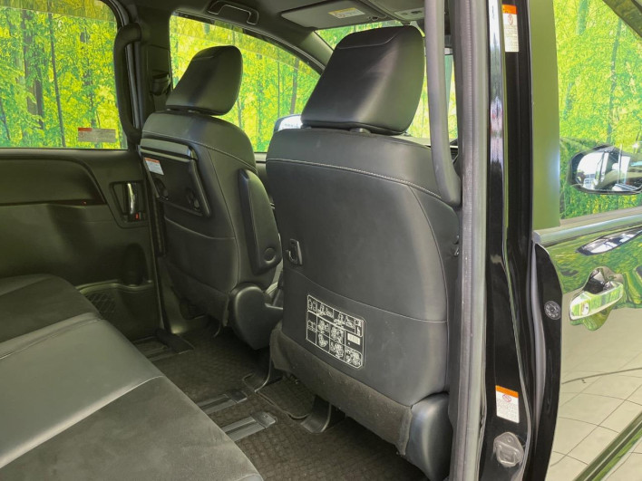2018 Toyota Noah DBA-ZRR80W (UW-6a3211aed8e3e)[25]
