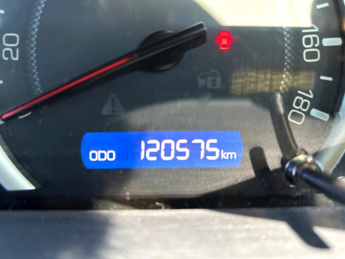 2015 Toyota Voxy DBA-ZRR85W (UW-6a3211b63aa7e)[2]