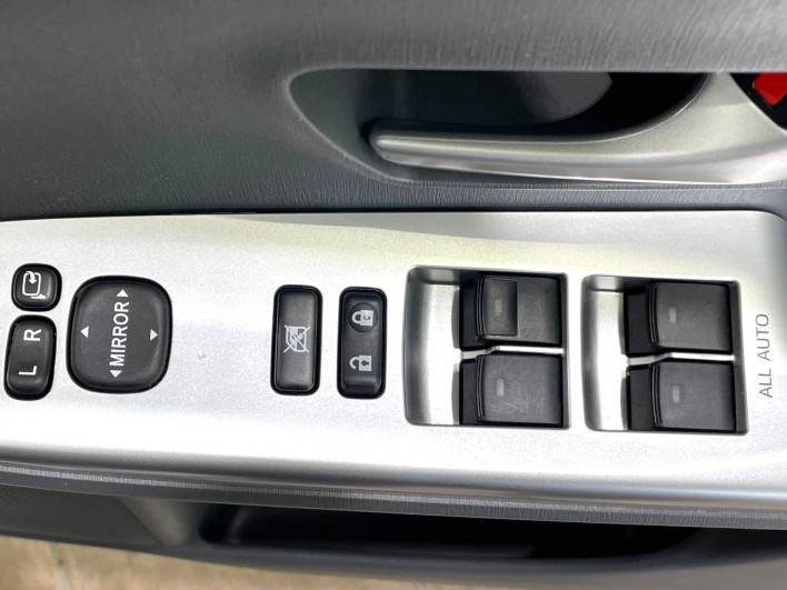 2012 Toyota Prius α DAA-ZVW41W (UW-6a3211c193758)[10]