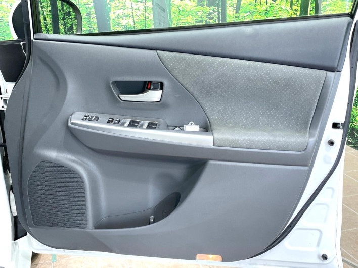 2012 Toyota Prius α DAA-ZVW41W (UW-6a3211c193758)[9]