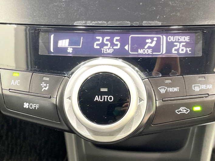 2012 Toyota Prius α DAA-ZVW41W (UW-6a3211c193758)[5]
