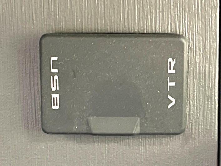 2012 Toyota Prius α DAA-ZVW41W (UW-6a3211c193758)[15]