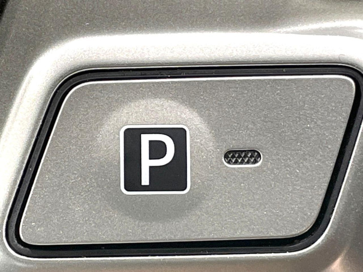 2012 Toyota Prius α DAA-ZVW41W (UW-6a3211c193758)[21]