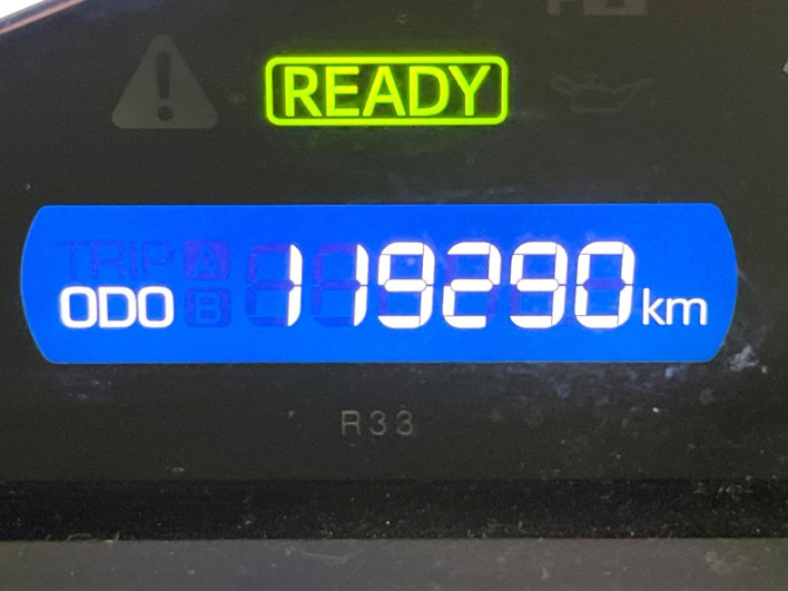 2014 Toyota Voxy DAA-ZWR80G (UW-6a3211cd668d2)[2]