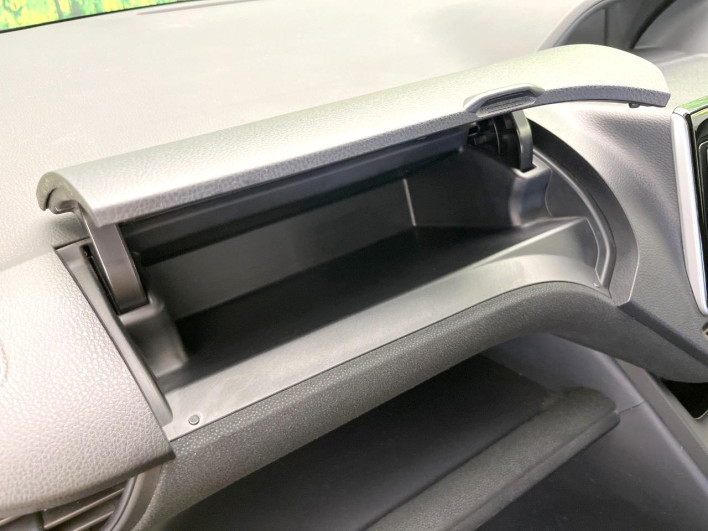2014 Toyota Voxy DAA-ZWR80G (UW-6a3211cd668d2)[5]