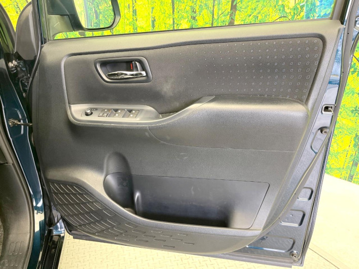 2014 Toyota Voxy DAA-ZWR80G (UW-6a3211cd668d2)[10]