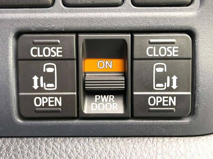 2014 Toyota Voxy DAA-ZWR80G (UW-6a3211cd668d2)[21]