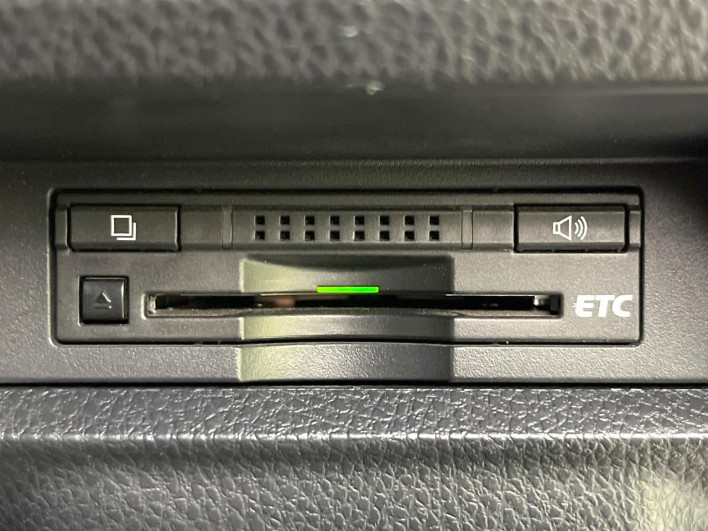 2014 Toyota Voxy DAA-ZWR80G (UW-6a3211cd668d2)[22]