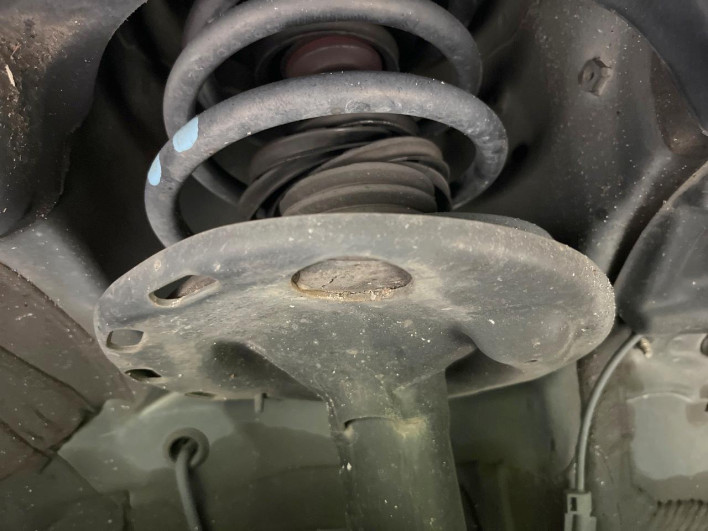 2014 Toyota Voxy DAA-ZWR80G (UW-6a3211cd668d2)[9]