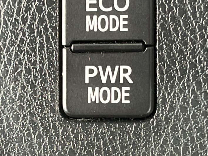 2018 Toyota Noah DAA-ZWR80W (UW-6a3211d0c1277)[28]