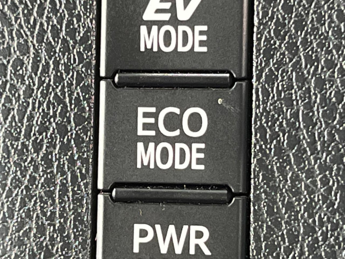 2018 Toyota Noah DAA-ZWR80W (UW-6a3211d0c1277)[27]