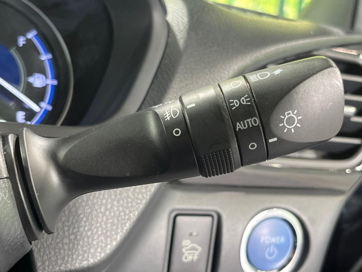 2018 Toyota Noah DAA-ZWR80W (UW-6a3211d0c1277)[24]