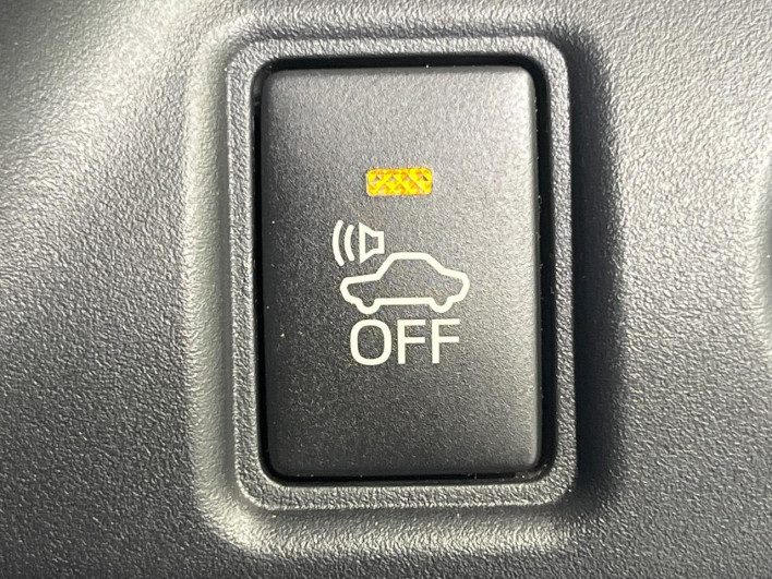 2018 Toyota Noah DAA-ZWR80W (UW-6a3211d0c1277)[11]
