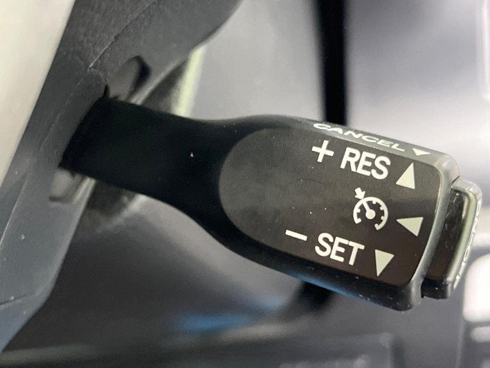 2018 Toyota Noah DAA-ZWR80W (UW-6a3211d0c1277)[23]