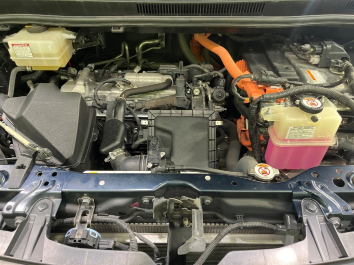 2018 Toyota Noah DAA-ZWR80W (UW-6a3211d0c1277)[4]