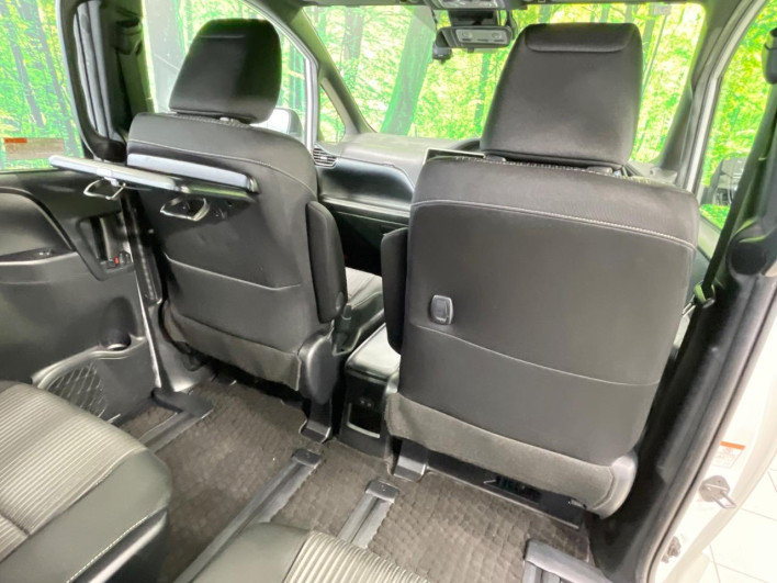 2020 Toyota Noah DAA-ZWR80W (UW-6a3211d16a4cb)[20]