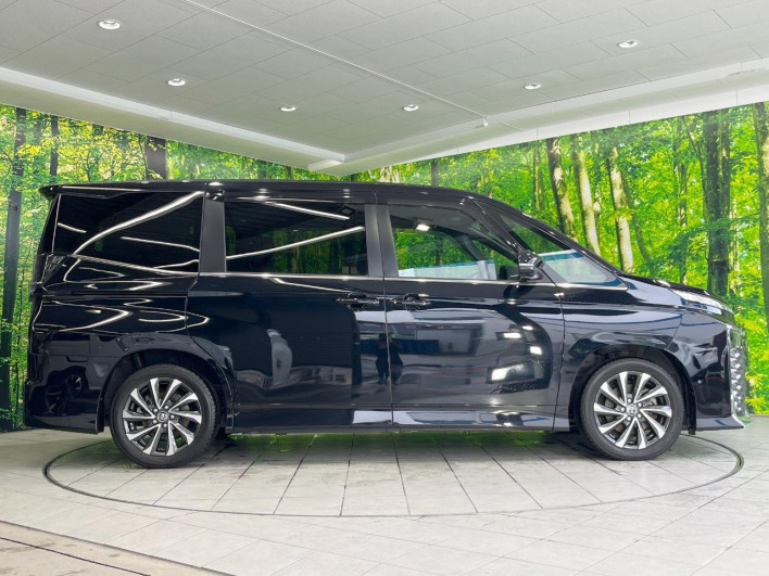 2022 Toyota Voxy 6AA-ZWR90W (UW-6a3211d473742)[9]