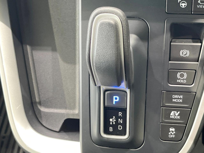 2022 Toyota Voxy 6AA-ZWR90W (UW-6a3211d473742)[26]