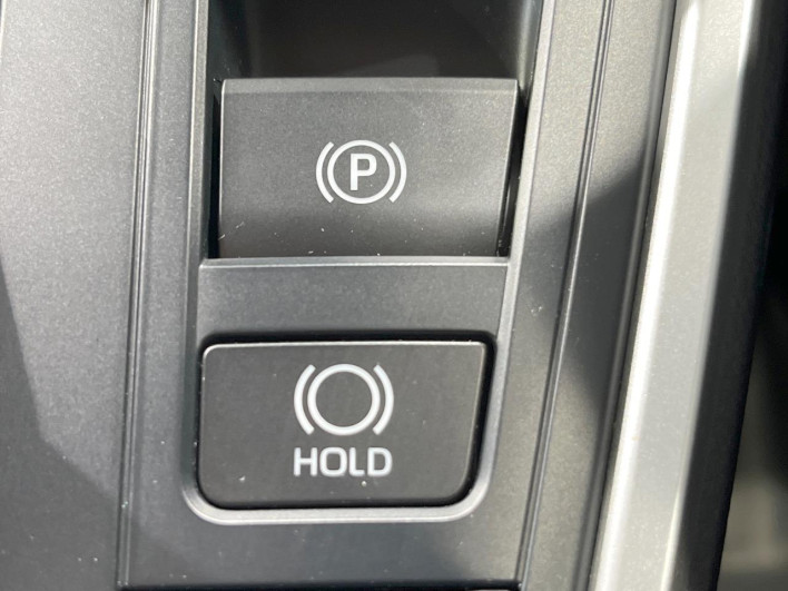 2022 Toyota Voxy 6AA-ZWR90W (UW-6a3211d473742)[27]