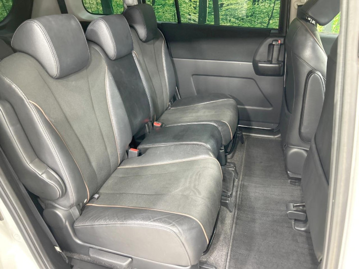 2013 Mazda Premacy DBA-CWFFW (UW-6a335fe43a150)[23]